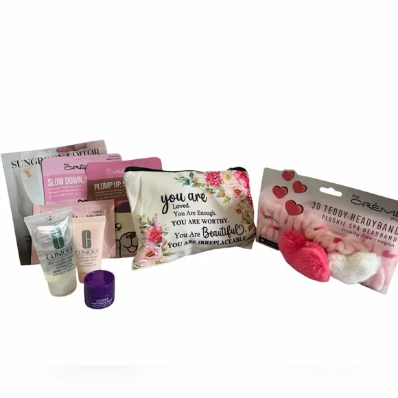Clinique Skincare Set with Floral Bag and Spa Headband - Picture 1 of 6